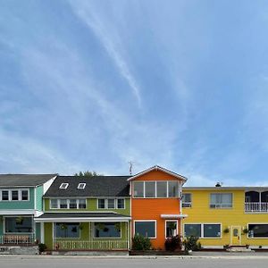 Hotel Wolfe Island